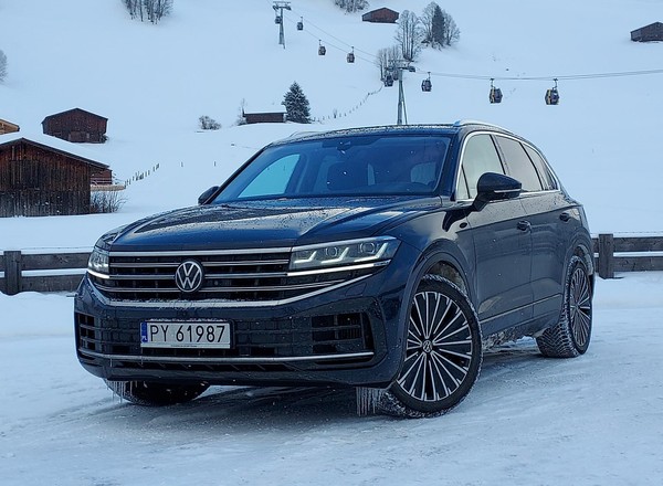 Jeździłem nowym VW Touaregiem 3.0 V6 eHybrid. W mieście na prądzie, na autostradzie na benzynie
