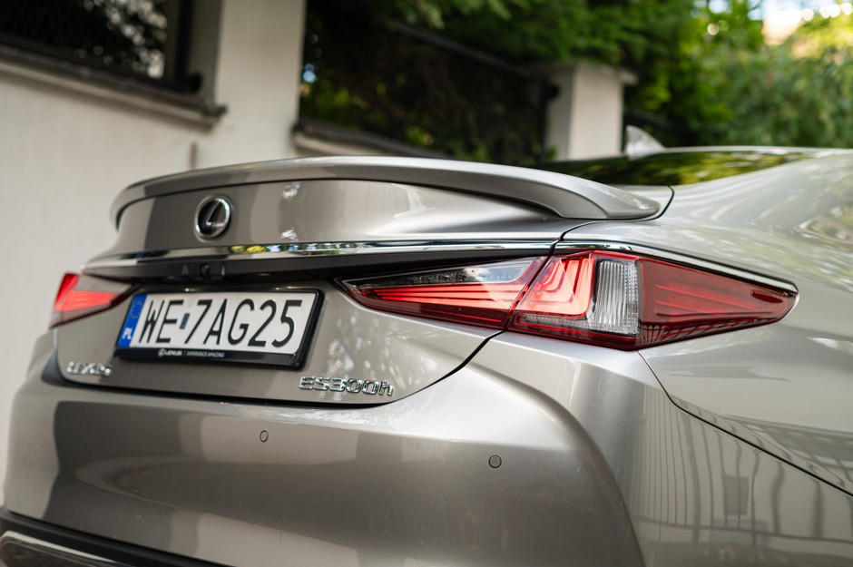 Lexus ES
