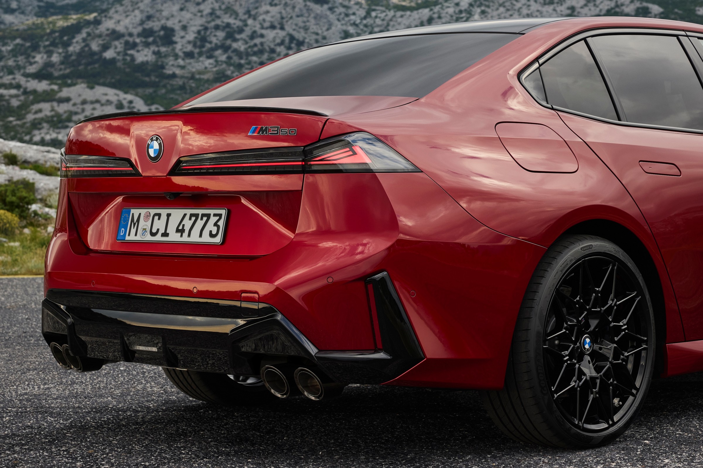 Nowe BMW serii 3 w wersji spalinowej. Wygląda jak elektryk