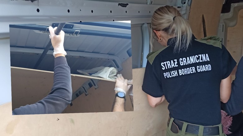 Przeszukanie busa porzuconego na granicy z Niemcami