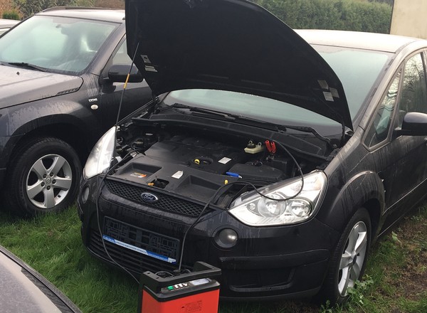 Ford S-Max – auto z ogłoszenia. Na maksa zniszczony!