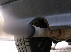 Diesel kopci - dlaczego diesel dymi i jaką usterkę wskazuje kolor dymu?
