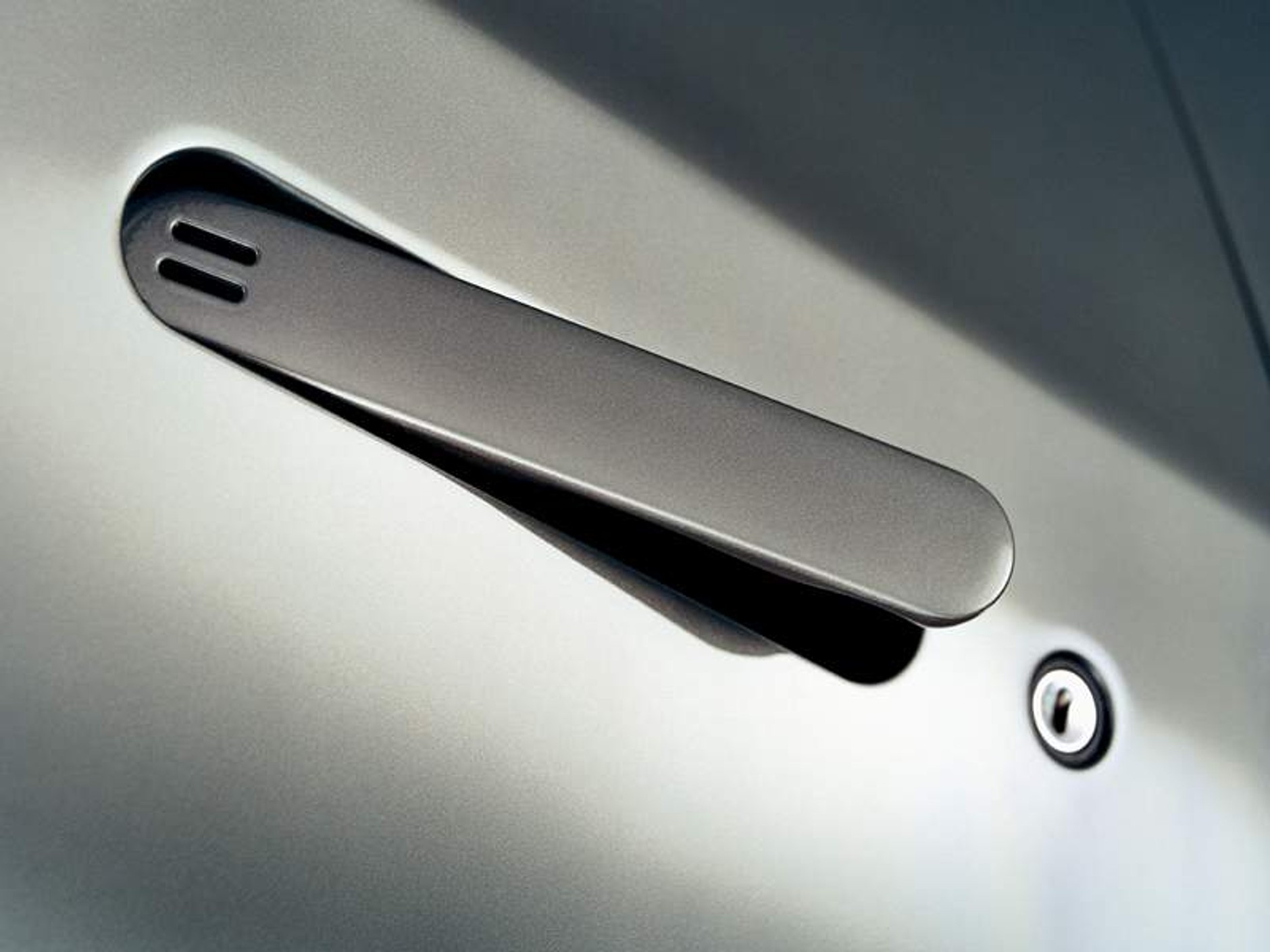 Aston Martin V8 Vantage: więcej mocy dla starszych wersji