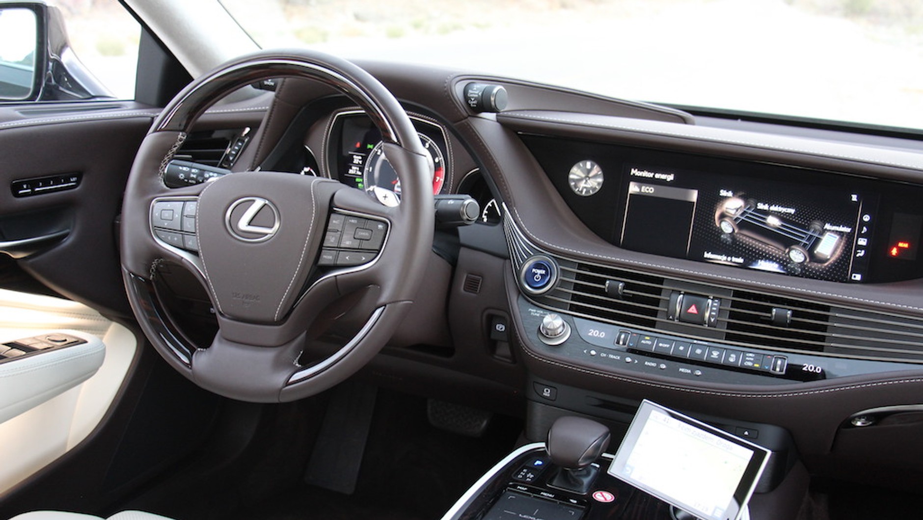 Lexus LS 500h kokpit