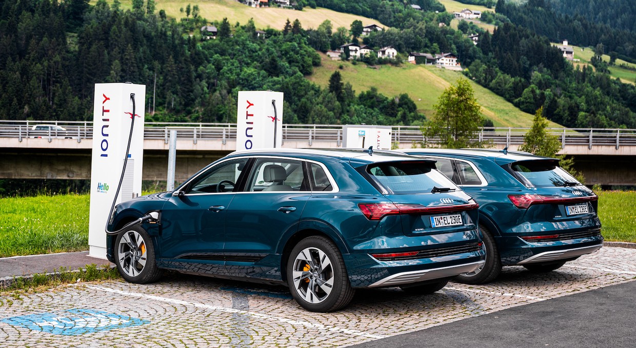 Ile kosztuje ładowanie auta elektrycznego? Czy da się jeszcze jeździć za darmo?