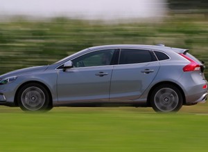 Volvo V40 T5 FWD: Niezbyt praktyczny, ale szybki i stylowy