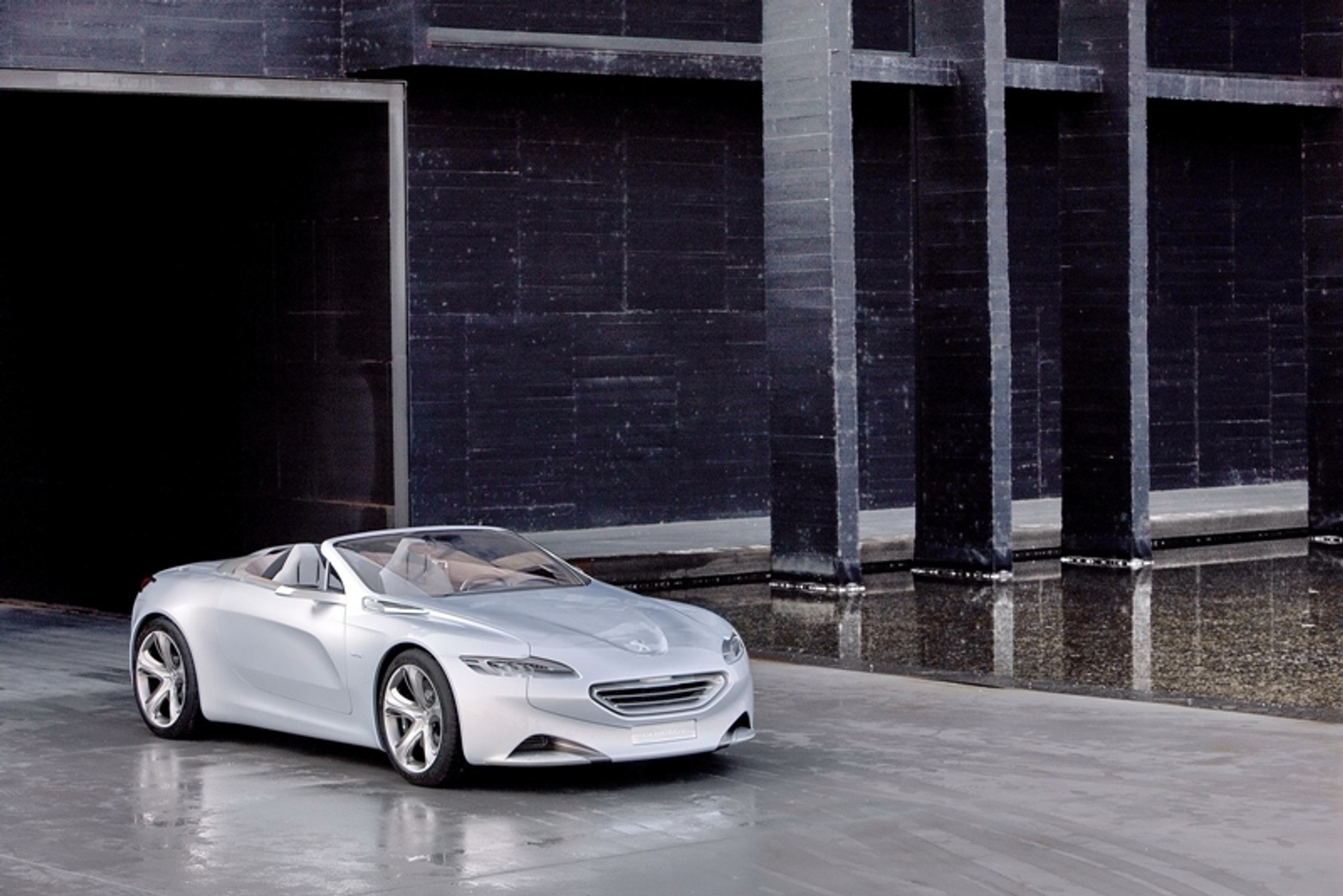 Peugeot SR1 – koniec głupkowatych uśmiechów