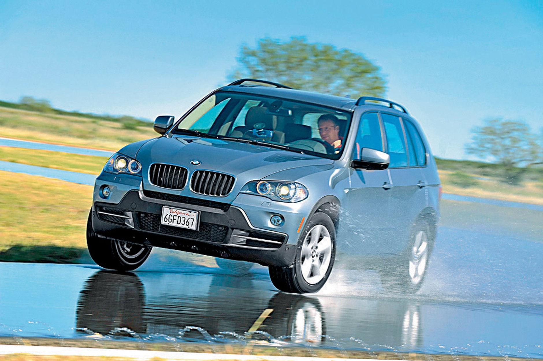 Test opon letnich w rozmiarze 255/55 R 18: jakie gumy kupić do SUV-a