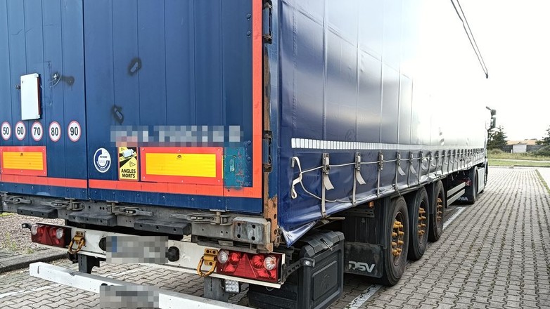 Inspektorzy ITD zatrzymali do kontroli ciężarówkę z naczepą. Kierowca dalej już nie pojechał