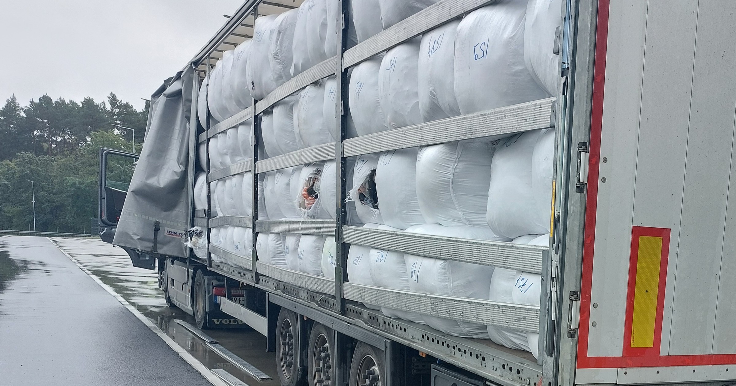 Nielegalne odpady w ciężarówce