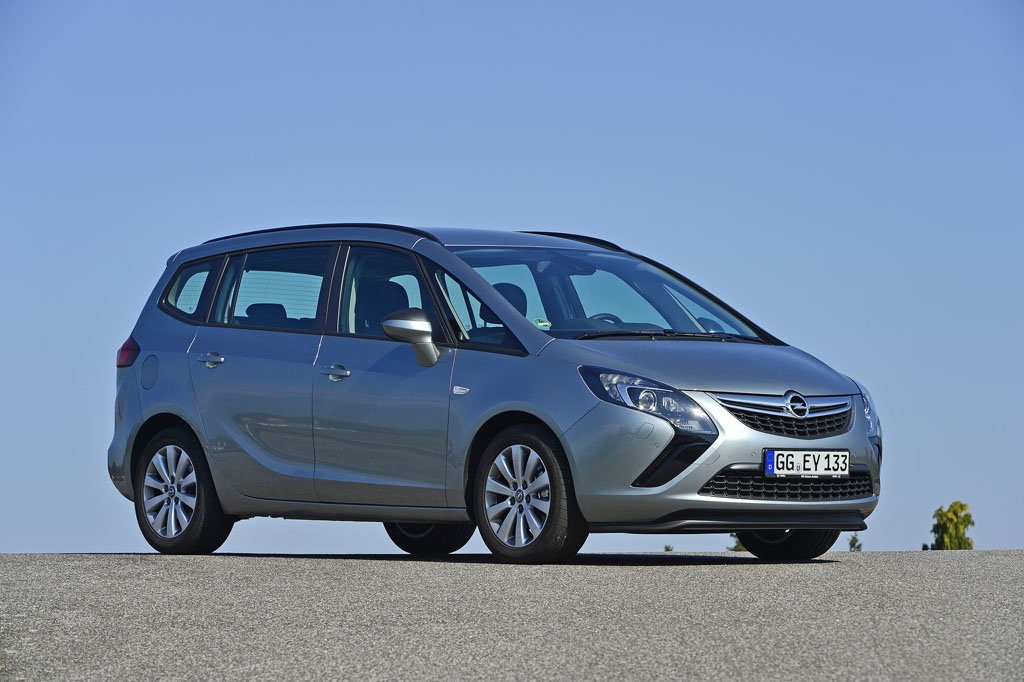Opel Zafira w ostatniej generacji zdecydowanie wyładniał. Ten samochód może się podobać, w dodatku jest tani i prosty w naprawach