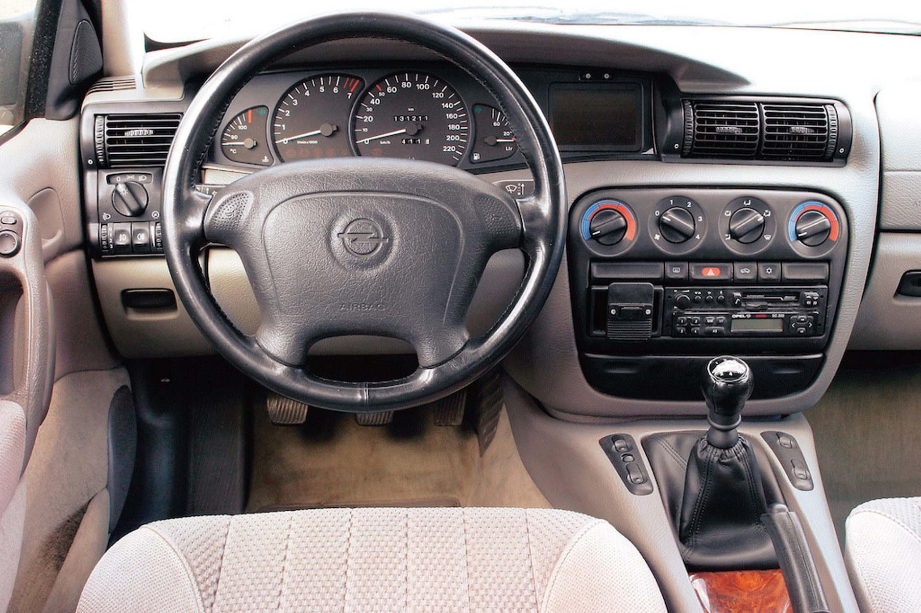 Opel Omega II Caravan 2.0 16V