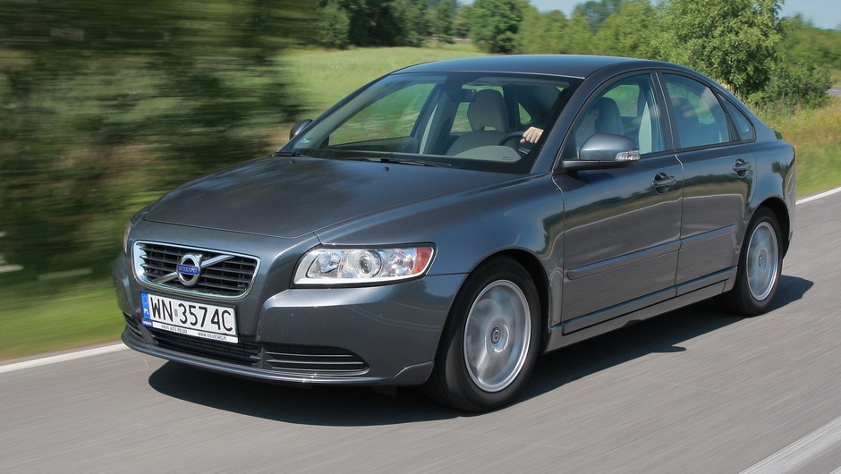 001_volvo_v40