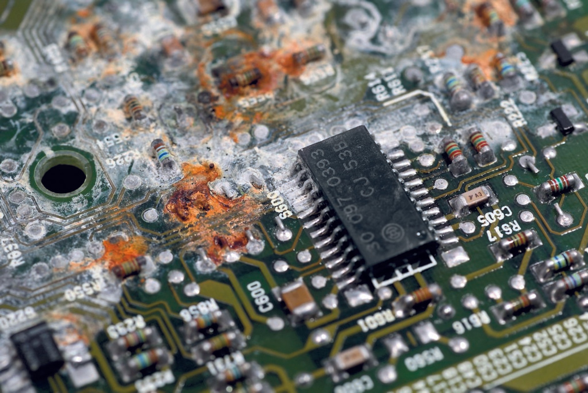 Elektronika w aucie - naprawiać czy nie