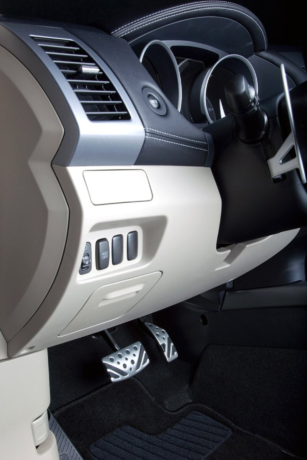 Mitsubishi Outlander GT dostane pohon S-AWC z Lanceru Evolution