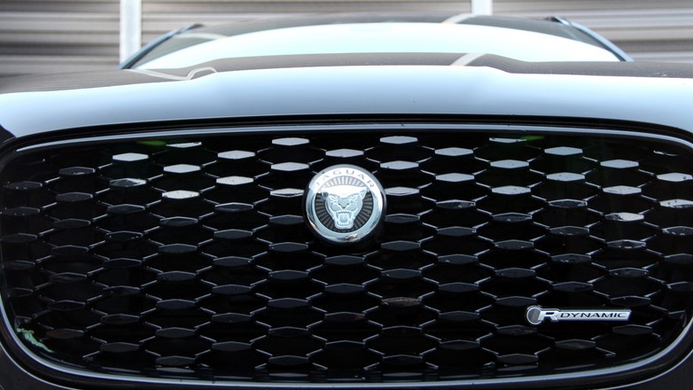 Jaguar F-Pace 2.0D R-Dynamic SE