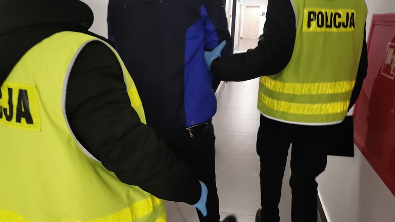 Taksówkarz, który kradł tablice rejestracyjne i paliwo w gminie Łomża, za swoje czyny może trafić do więzienia na pięć lat