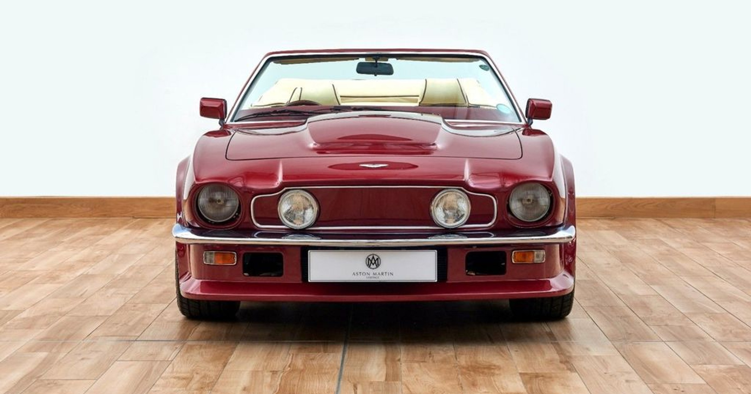 Aston Martin V8 Ventage Volante należący do Davida Beckhama 