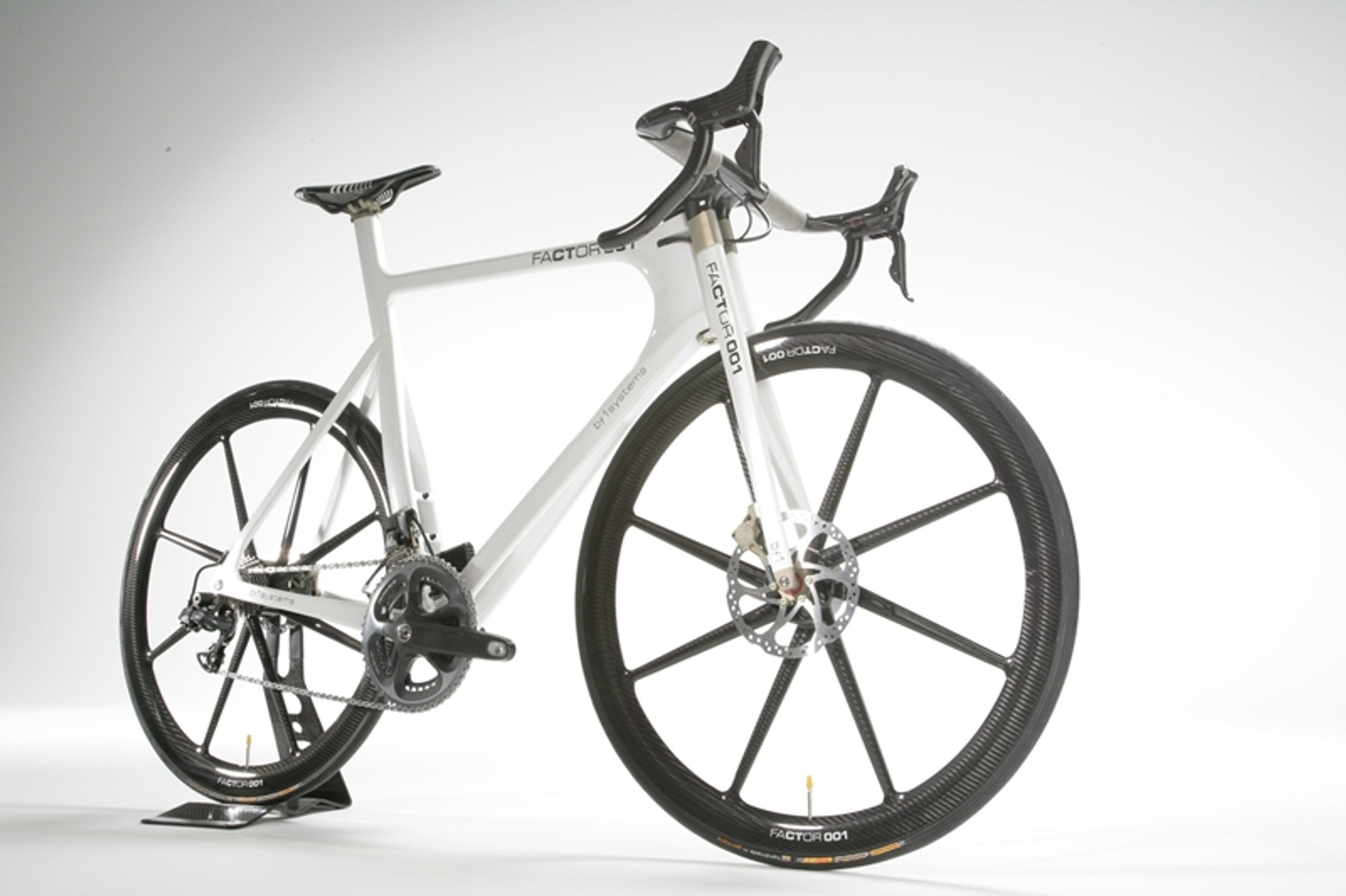 Factor 001 – rower z technologią F1