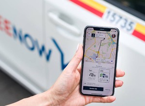 На допомогу біженцям з України включається FREE NOW. Пропонує безкоштовні поїздки
