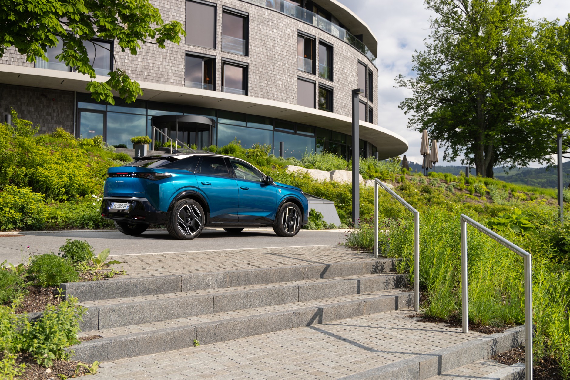 Peugeot E-3008 325 Dual Motor