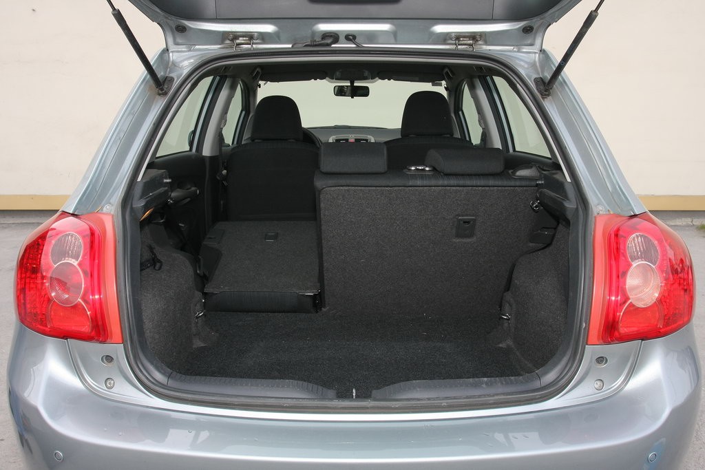 Używana Toyota Auris 1.3 z 2010 r.