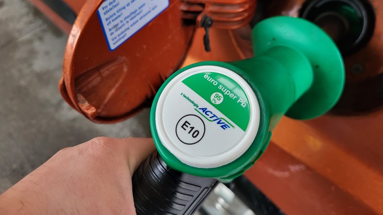 Paliwo E10 już na stacjach? Nie tak łatwo je kupić