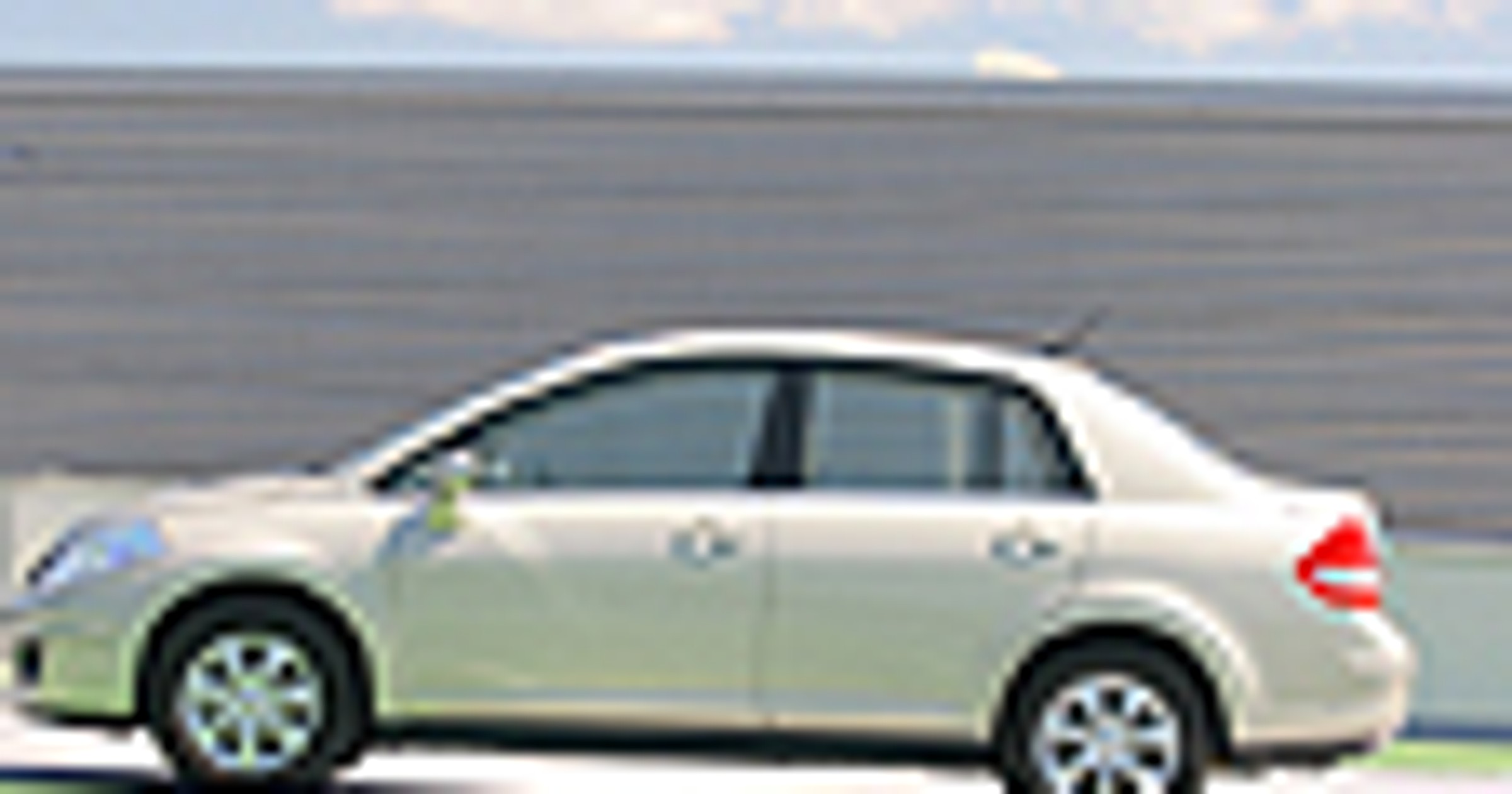 Nissan Tiida 1.6 Tekna - Bez ekstrawagancji