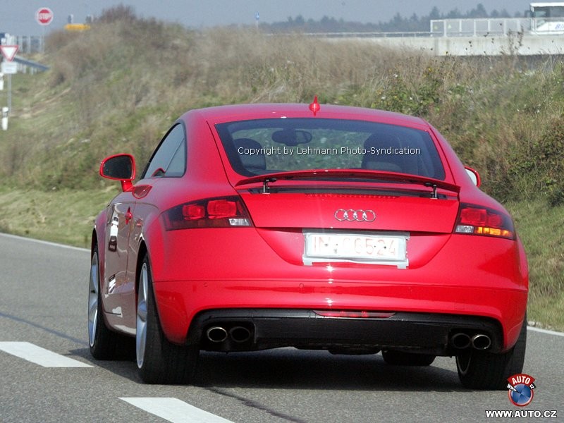Zdjęcia szpiegowskie: Audi TT – jedno S i kilka diod LED