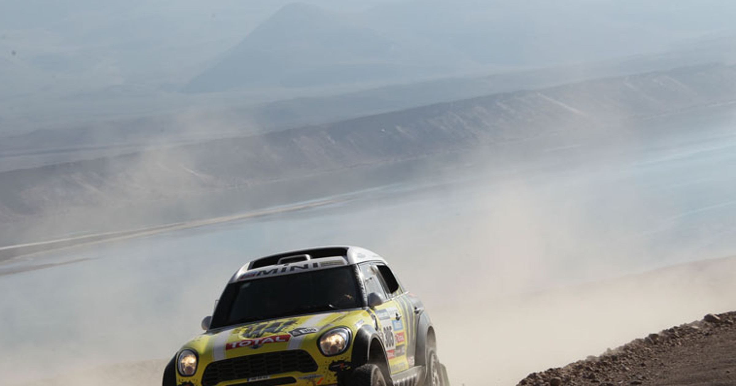 Dakar 2013: ciężarówka bez skrzyni, Małysz traci oddech (13. etap, wyniki, galeria)