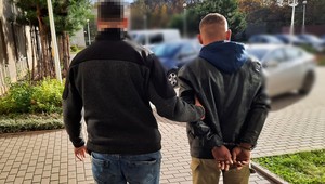 Porządkujący drogę zatrzymali karawan. To był dopiero początek