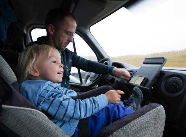 Jak przewozić dziecko samochodem? Kara może być wysoka, ale nie to jest najgorsze
