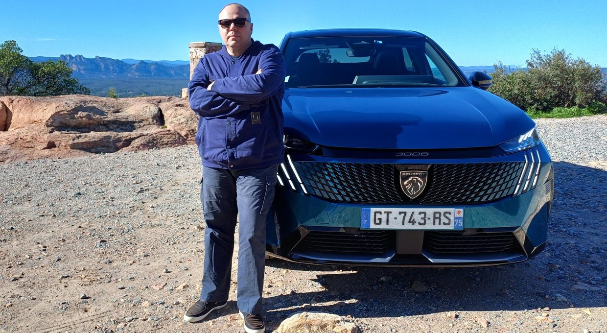 Jeździłem nowym Peugeotem e-3008. Czy elektryczna wersja powtórzy sukces poprzednika?