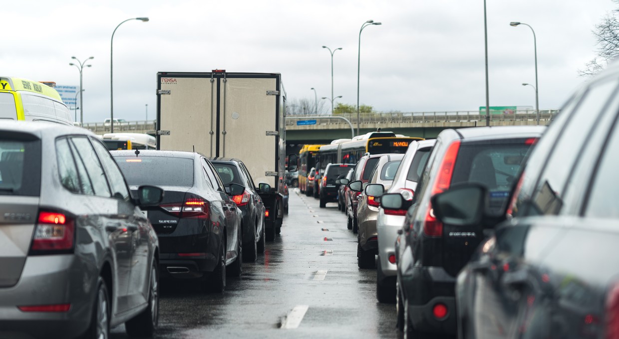 Najbardziej zakorkowane miasta w Polsce. Wiemy, które omijać