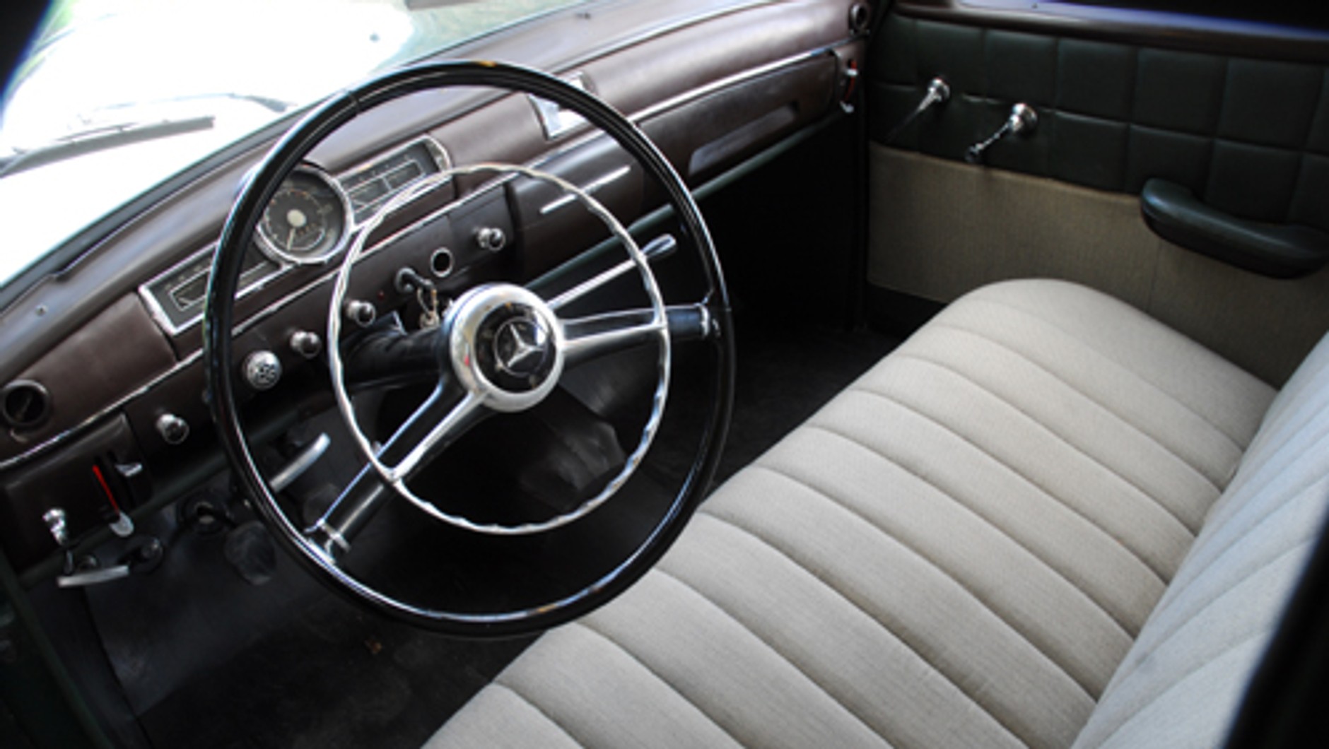 Mercedes 180 D - Ponton z... kołami