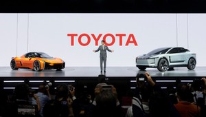 Tak mają szansę wyglądać nowy Land Cruiser i MR2. Toyota pokazała prototypy w Tokio