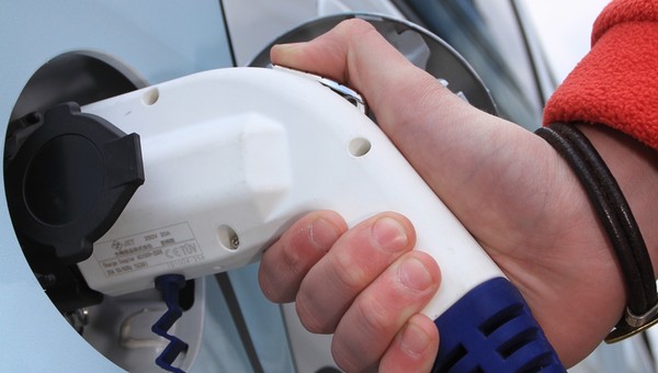 Polacy ruszyli po auta elektryczne. Dealerzy nie nadążają z obsługą