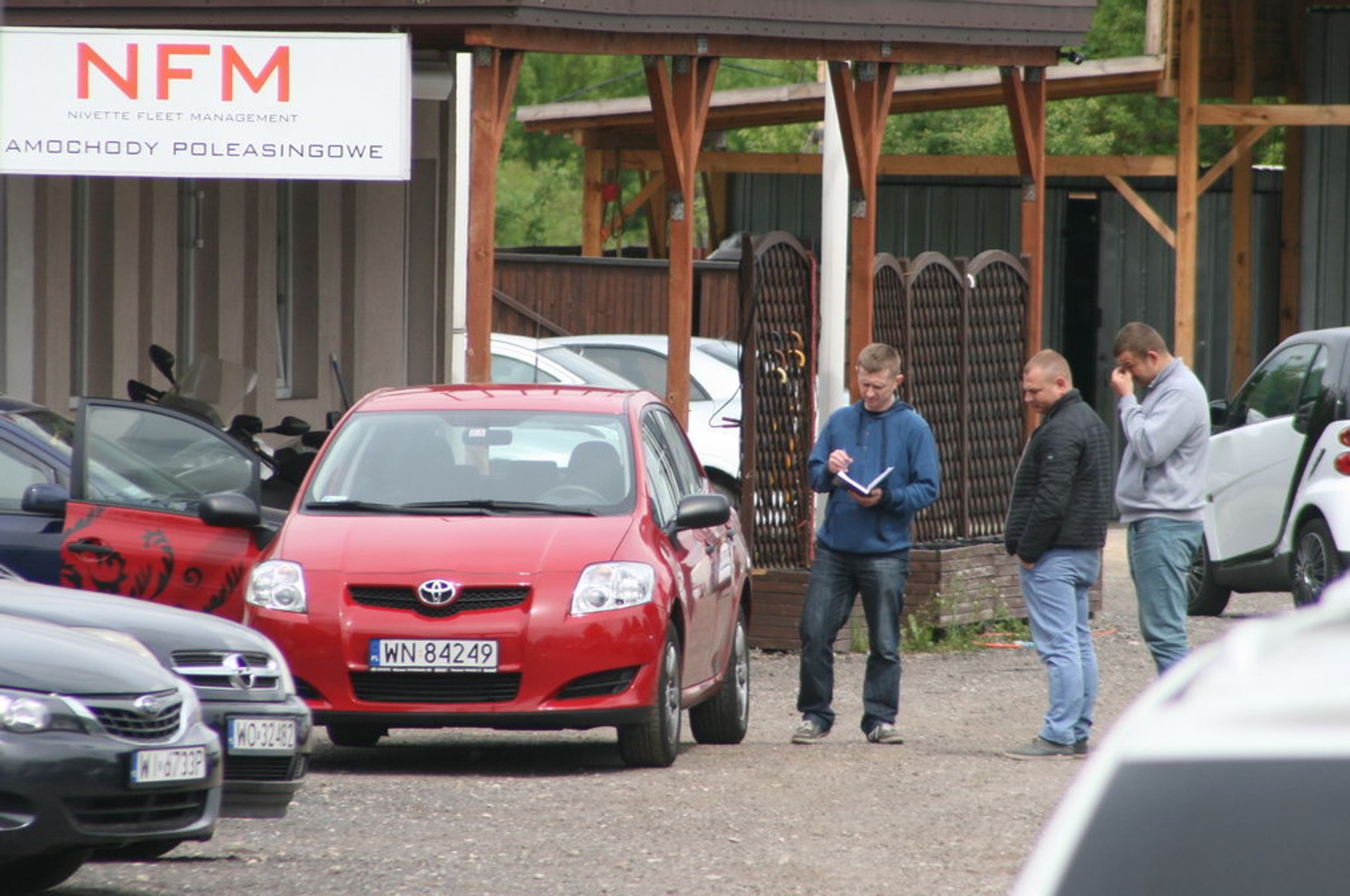 Komis: nie sprzedalibyśmy tu auta za gotówkę, ale warto wstawić je do komisu.