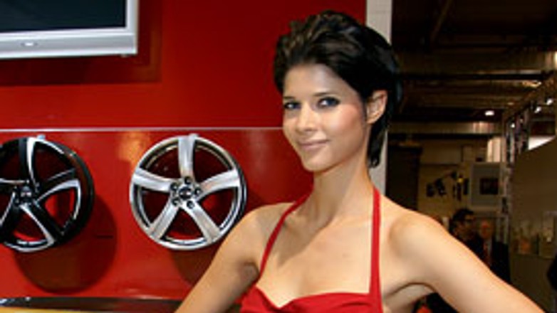 Essen Motor Show 2009: babes w niemieckim stylu (fotogaleria)