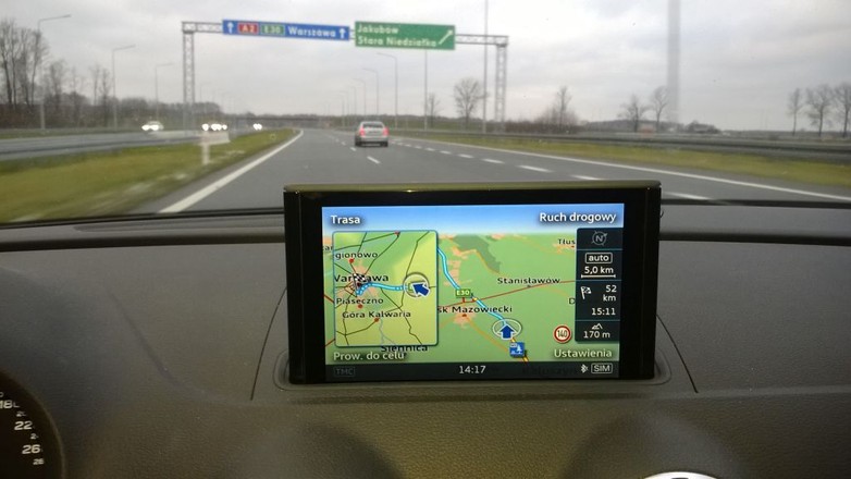Nawigacji MMI zdarza się również prowadzenie mało intuicyjne: nieco karkołomne planowanie tras.