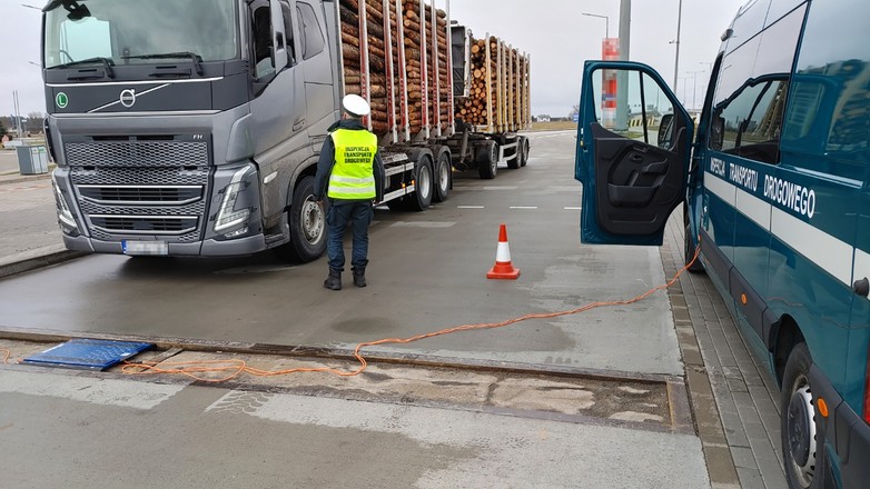 Kontrola inspektorów podlaskiej Inspekcji Transportu Drogowego