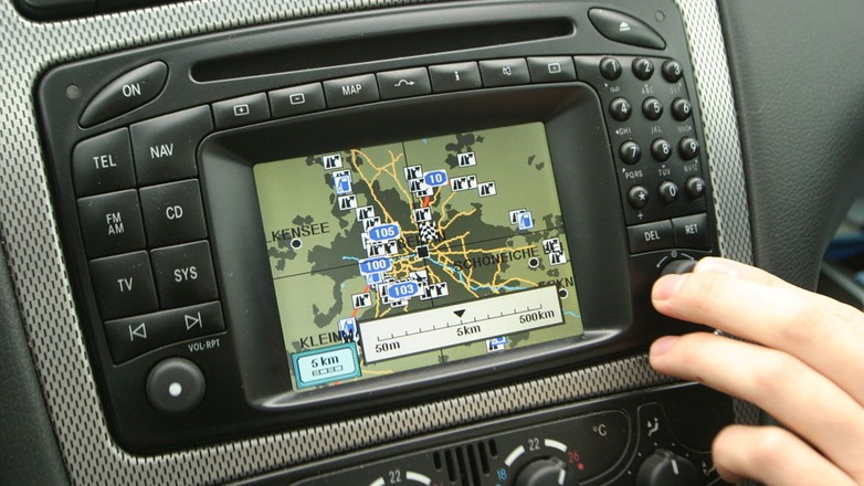 Jak zaktualizować fabryczną nawigację?