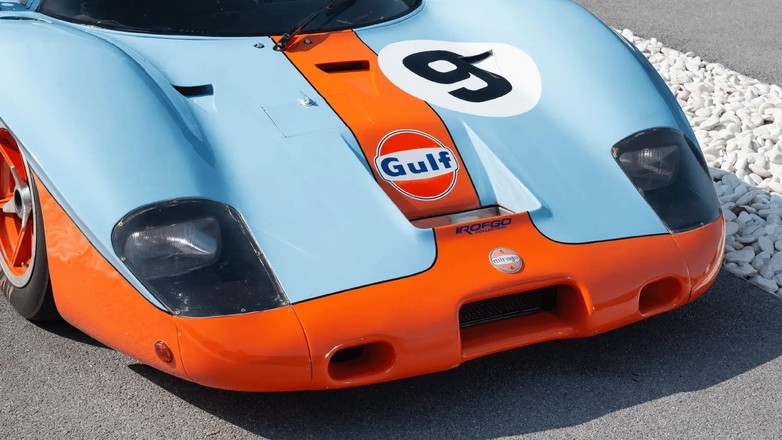 Mirage M2 z 1969 r. w malowaniu sieci stacji paliw Gulf