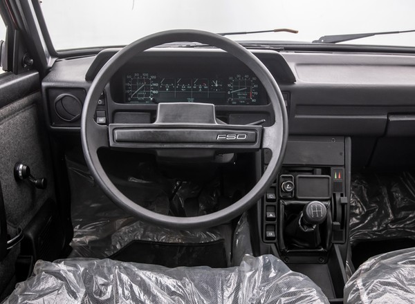 Fabrycznie nowy Polonez na sprzedaż. Czy cena przekroczy 100 tys. zł?