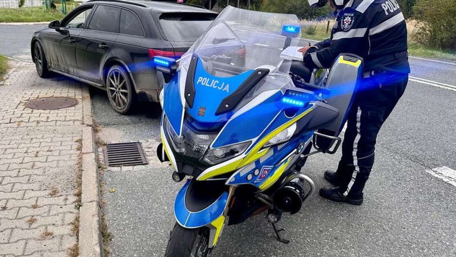 Policjanci zatrzymali ją za wyprzedzanie na podwójnej ciągłej. Odkryli dużo więcej