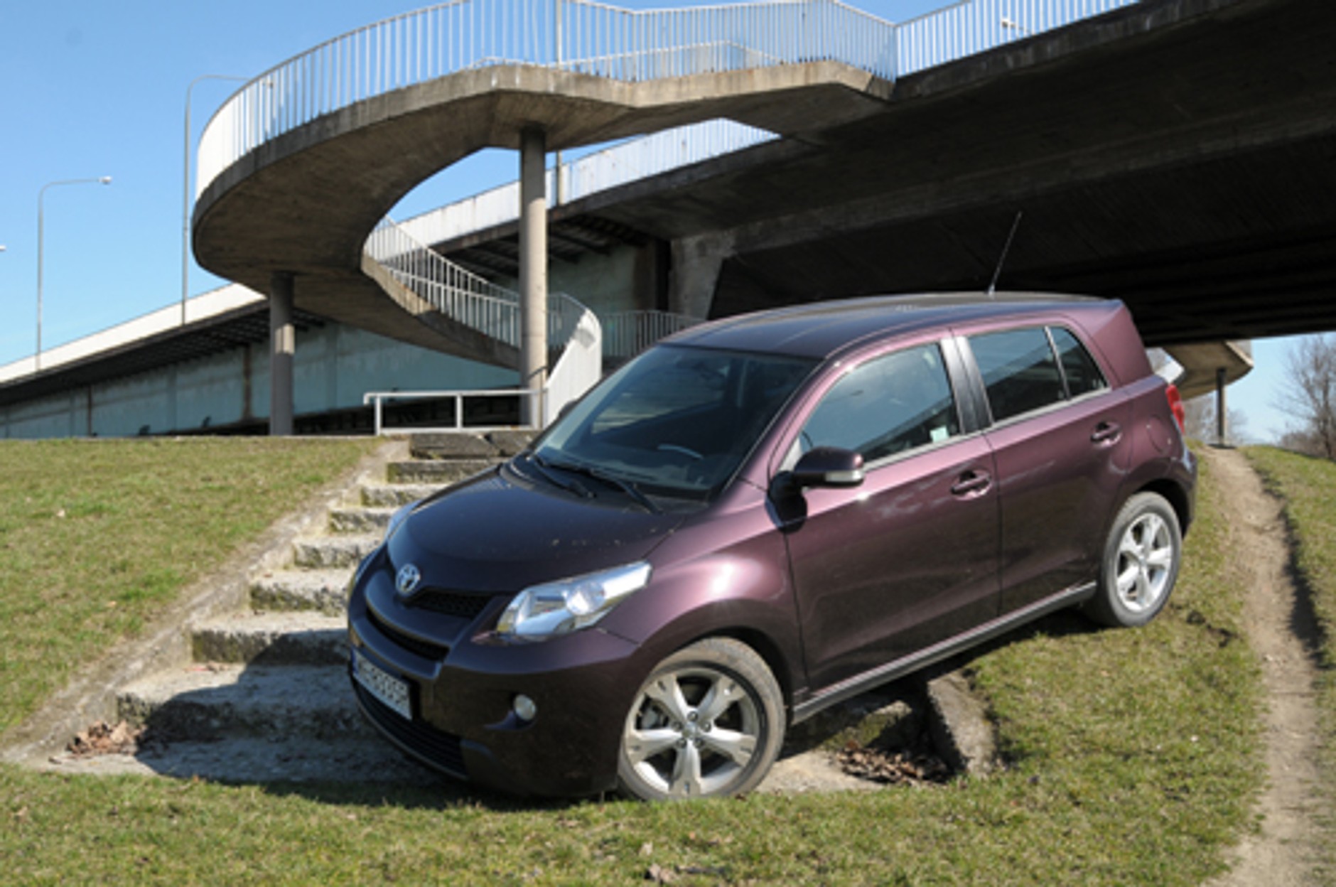Toyota Urban Cruiser: Mieszczuch udający SUV-a