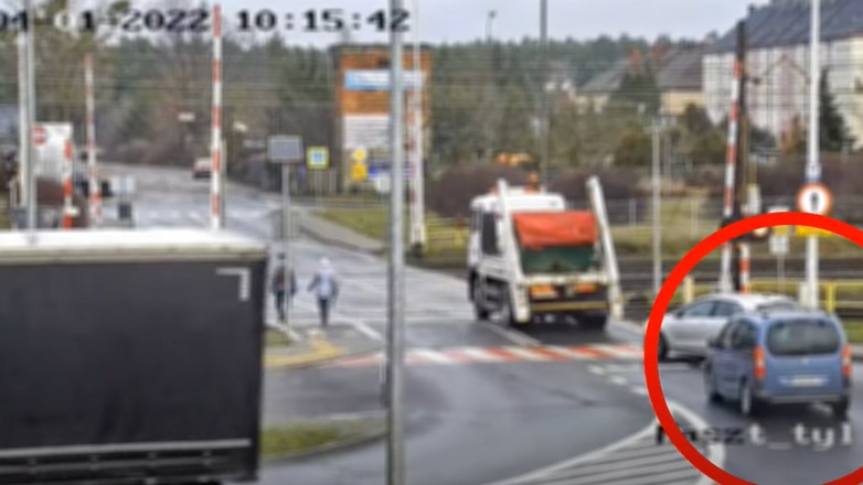 Przejazd kolejowy w oku policyjnych kamer - KMP Bydgoszcz