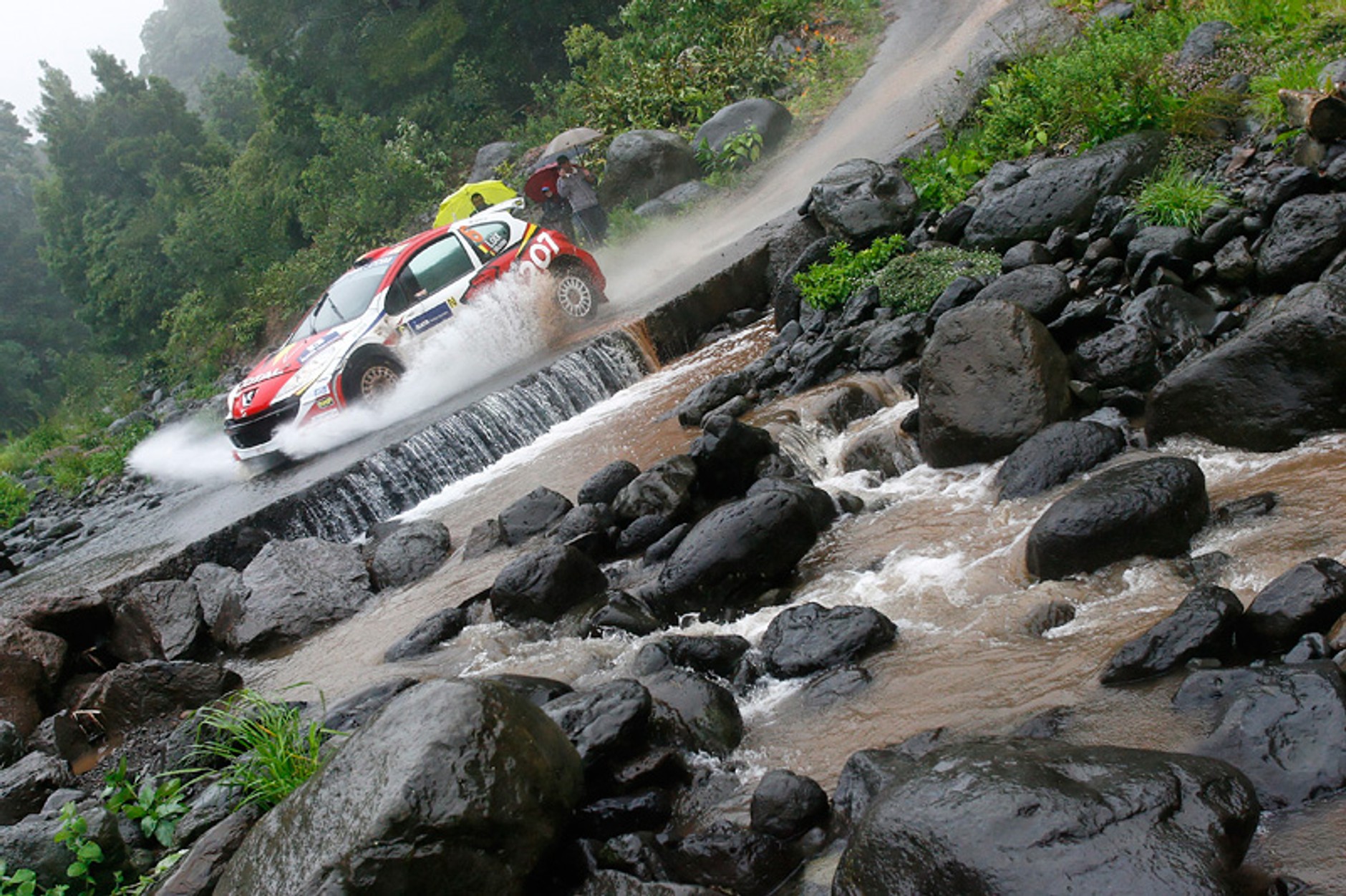 IRC – SATA Rally Acores: Kris Meeke i Peugeot 207 S2000 (fotogaleria)