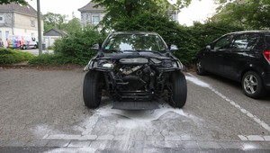 Zostawił BMW na noc na parkingu. Rano nie mógł uwierzyć w to, co zobaczył