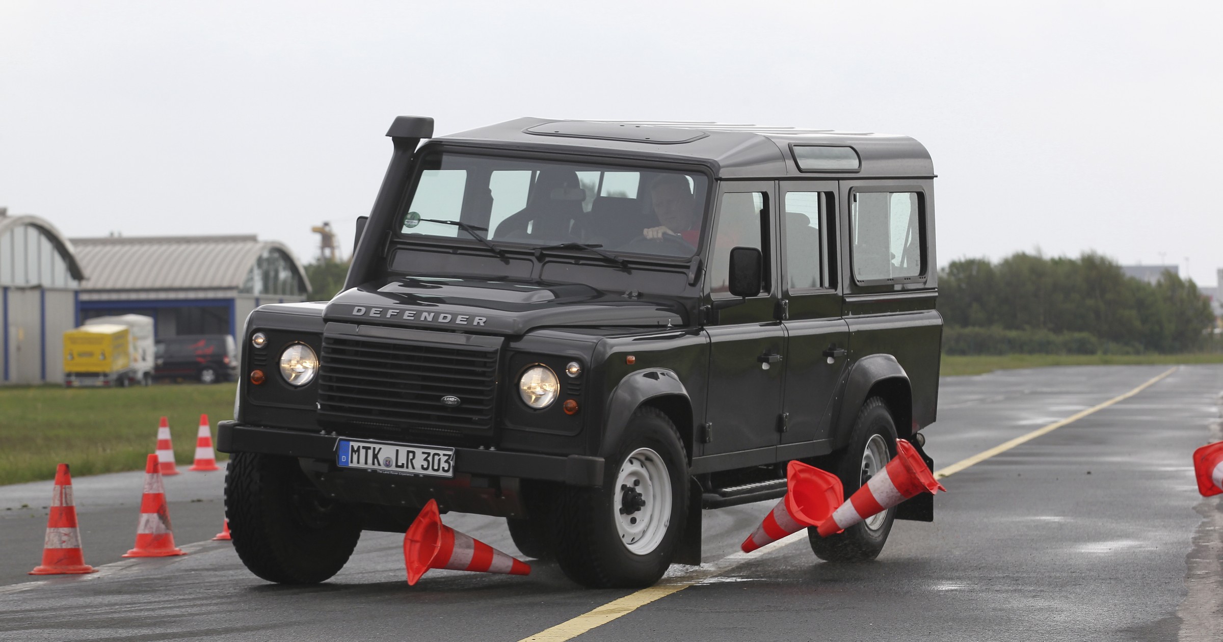 Land Rover Defender 110